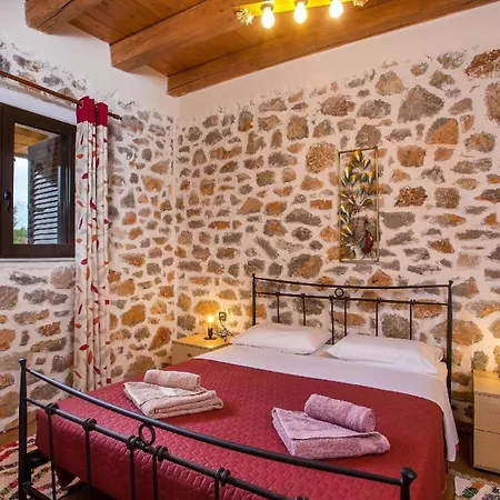 Ferienhaus Mit Privatpool Fuer 6 Personen Ca 110 Qm In Kolimpia, Dodekanes Rhodos