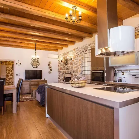 Ferienhaus Mit Privatpool Fuer 6 Personen Ca 110 Qm In Kolimpia, Dodekanes Rhodos